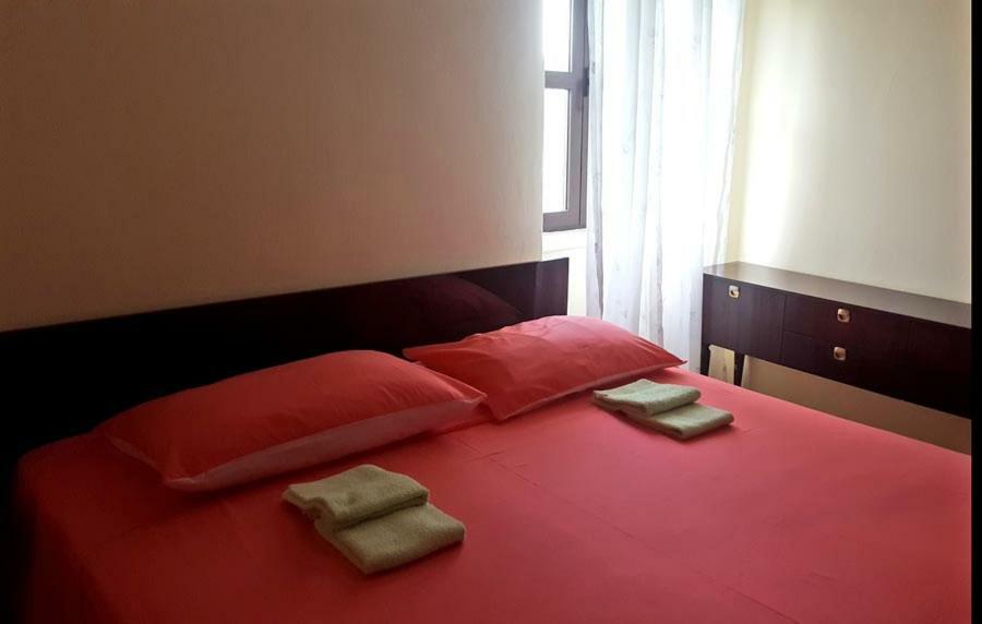 קרס Crveni Apartman מראה חיצוני תמונה